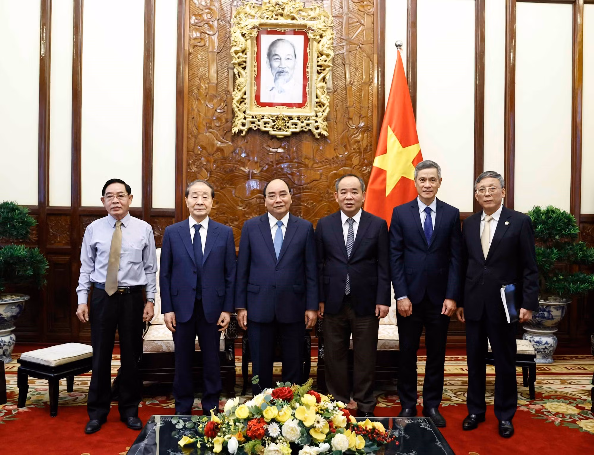 vna_potal_chu_tich_nuoc_nguyen_xuan_phuc_tiep_ong_choi_young_joo_nguyen_chu_tich_hoi_huu_nghi_han_-_viet_chu_tich_tap_doan_panko_han_quoc_6297261.jpg -0