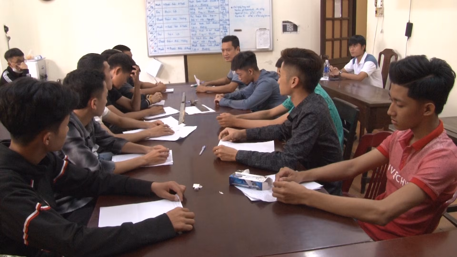 Bắt giam 5 đối tượng dùng hung khí giải quyết mâu thuẫn -0