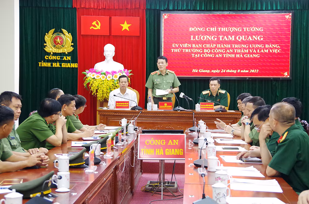 Thứ trưởng&nbsp;Lương Tam Quang làm việc tại Công an tỉnh Hà Giang -0