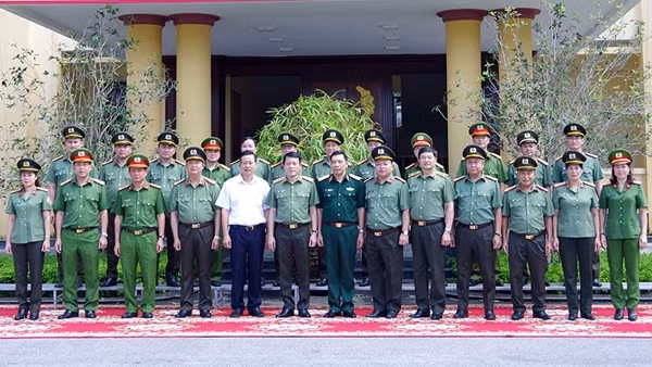 Thứ trưởng&nbsp;Lương Tam Quang làm việc với Công an tỉnh Hà Giang