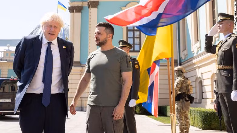 Ông Boris Johnson bất ngờ xuất hiện tại Kiev đúng dịp Quốc khánh Ukraine -0