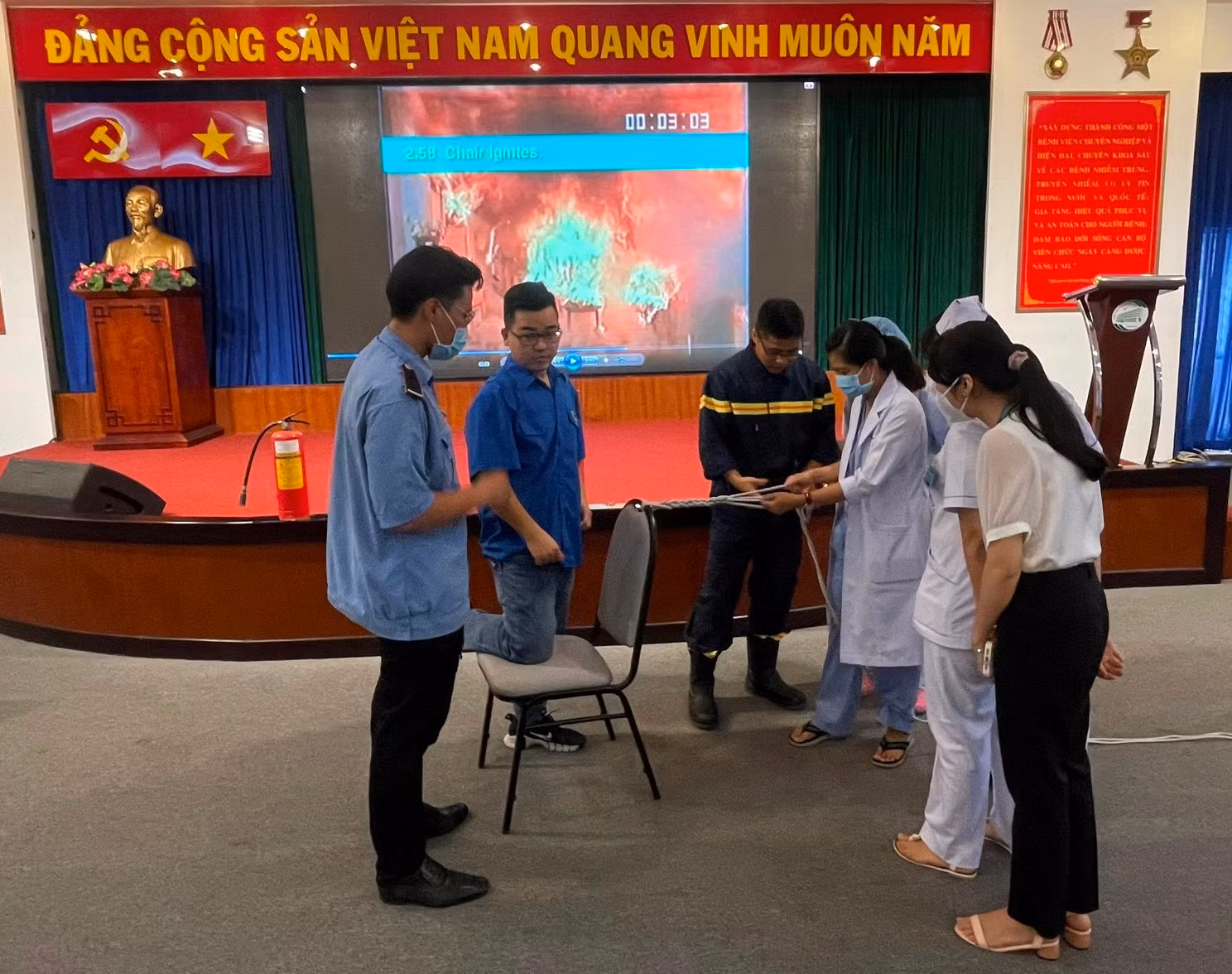 Tập huấn kỹ năng phòng vệ, tự vệ cho các y, bác sĩ -0