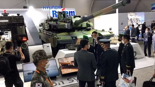 Hàn Quốc ký hợp đồng mua bán xe tăng "khủng" với nước láng giềng của Ukraine