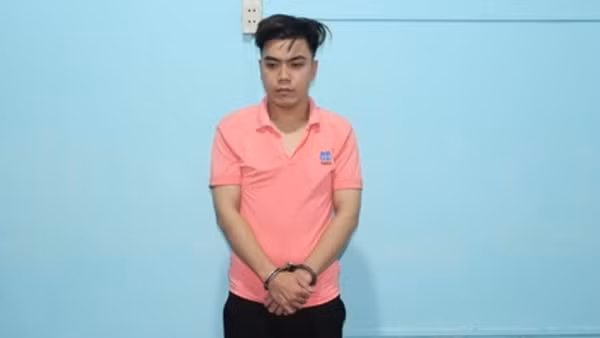 Giả giọng nữ đặt hàng mỹ phẩm rồi hiếp dâm, cướp tài sản