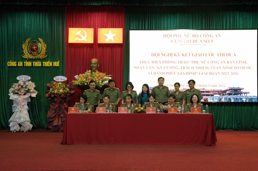 Cụm thi đua số 5- Hội phụ nữ Bộ Công an ký kết giao ước thi đua -0