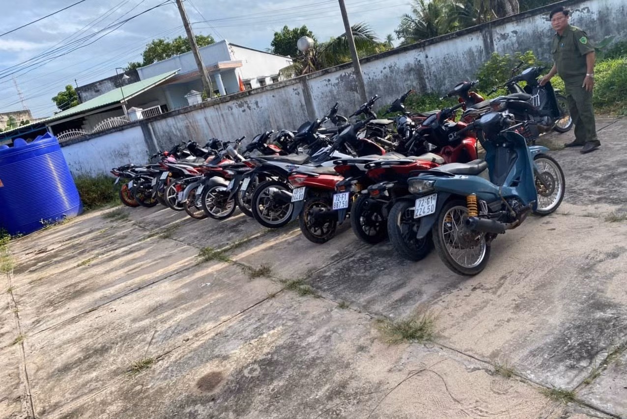 Ngăn chặn hơn 60 quái xế tổ chức đua xe ven biển -0