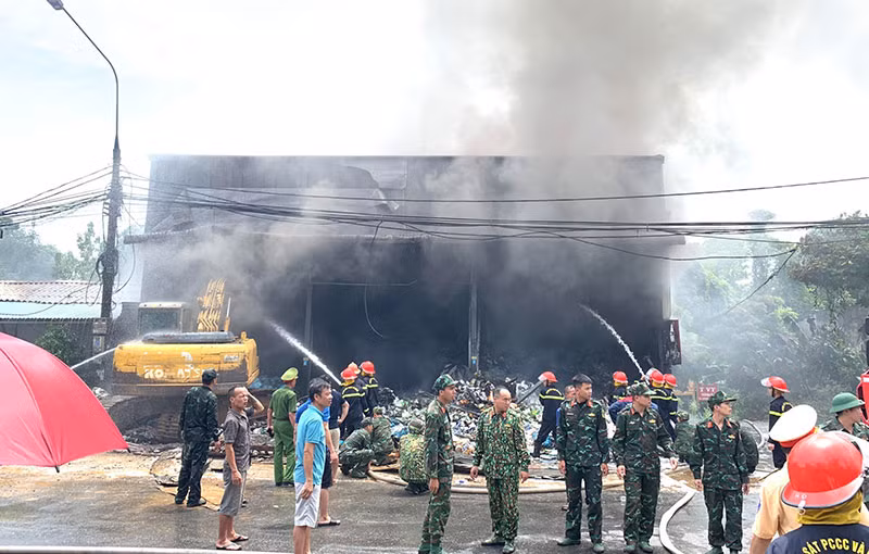 Khống chế hỏa hoạn tại kho hàng nguyên liệu giấy, nhựa và các chất dễ cháy -3