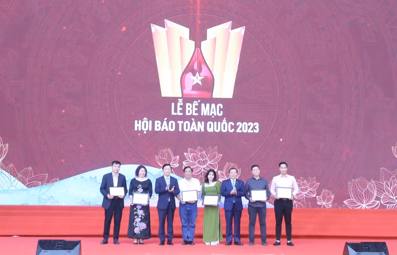 Xây dựng nền báo chí, truyền thông chuyên nghiệp, nhân văn và hiện đại -0