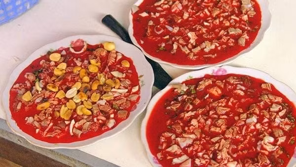 Bất chấp nguy cơ tử vong vì liên cầu lợn, nhiều người vẫn ăn tiết canh lợn