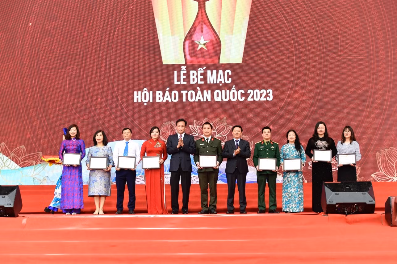 Xây dựng nền báo chí, truyền thông chuyên nghiệp, nhân văn và hiện đại -0