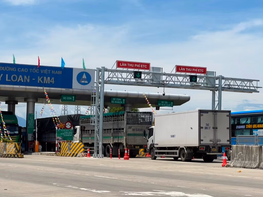 Lái xe đầu kéo chặng ngang cao tốc thách thức CSGT tài xế nhận kết đắng 12 tháng tù -0