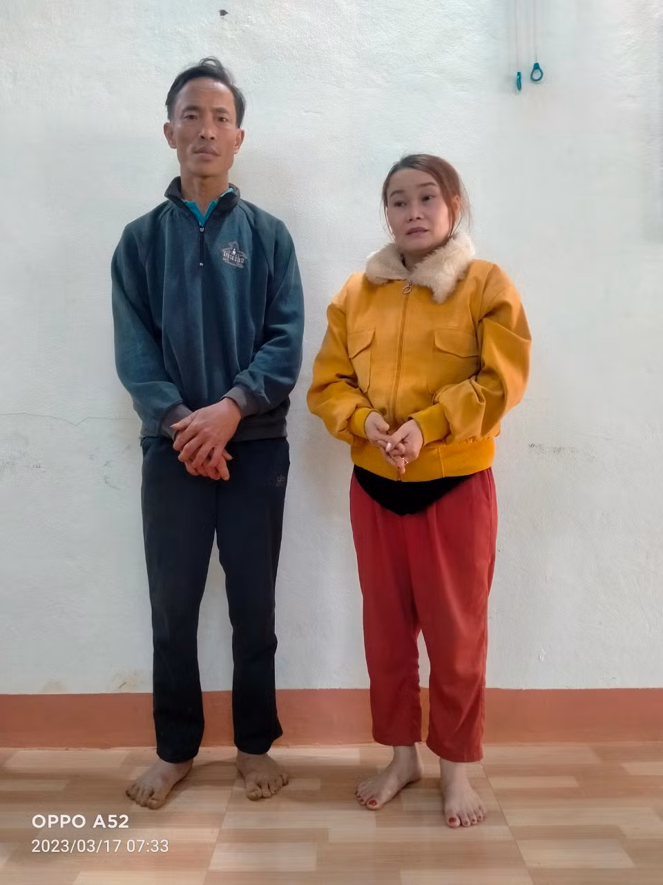 Hai vợ chồng trồng hàng nghìn cây cần sa trong rẫy vắng -0