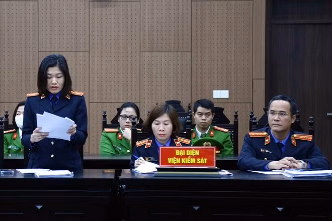 Chiếm đoạt hơn 433 tỷ đồng của ngân hàng, “siêu lừa” bị đề nghị án chung thân -0