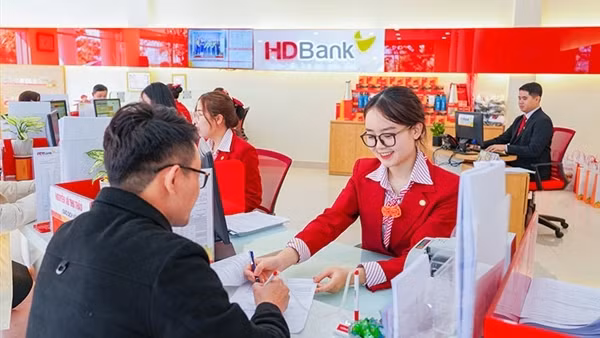 Gửi tiết kiệm tại HDBank, nữ khách hàng ở Hà Nội trúng 1 tỷ đồng