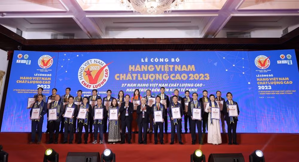 Công bố 519 doanh nghiệp đạt chứng nhận HVNCLC năm 2023 -0