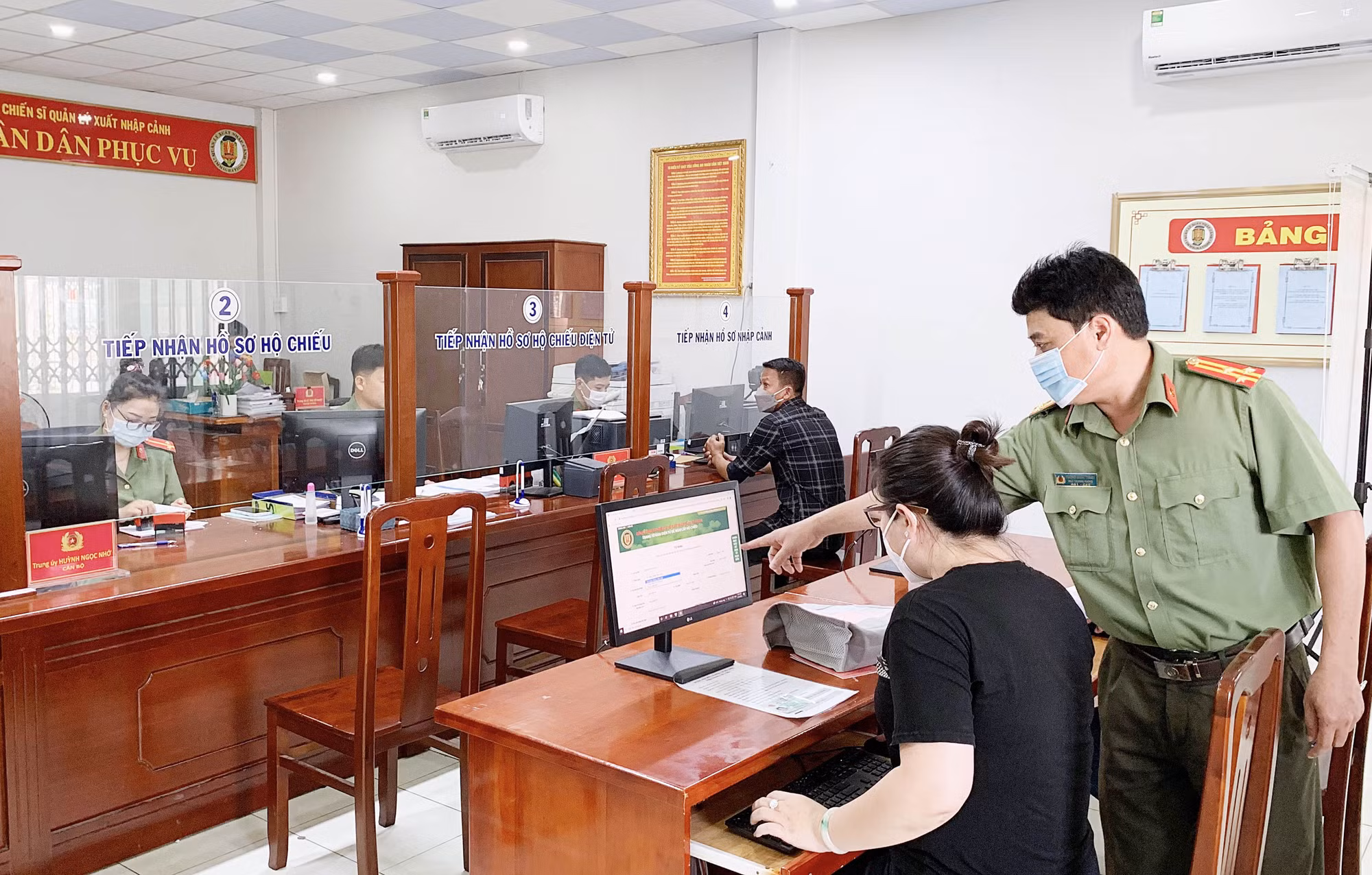 Đảng viên, cán bộ phải đi đầu trong chuyển đổi số -0