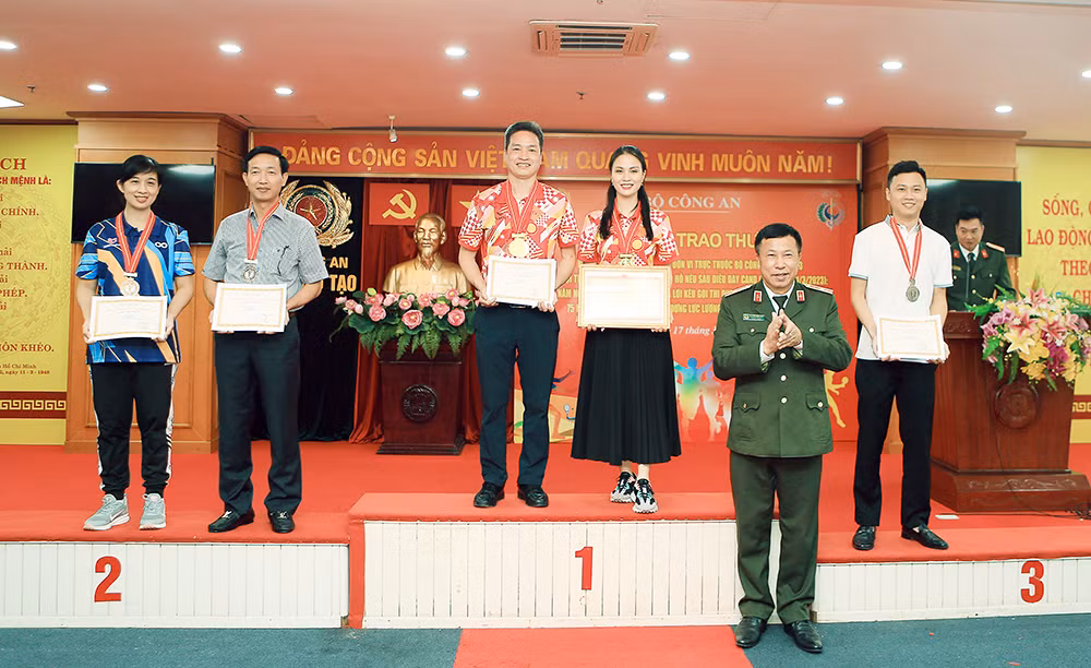 Bế mạc Hội thao kỷ niệm 75 năm Ngày truyền thống XDLL CAND -0