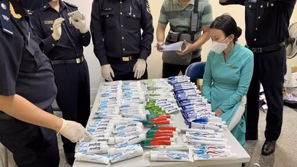 Vụ 4 tiếp viên hàng không vận chuyển hơn 11 kg ma túy: Ém "hàng" trong loạt ống kem đánh răng!