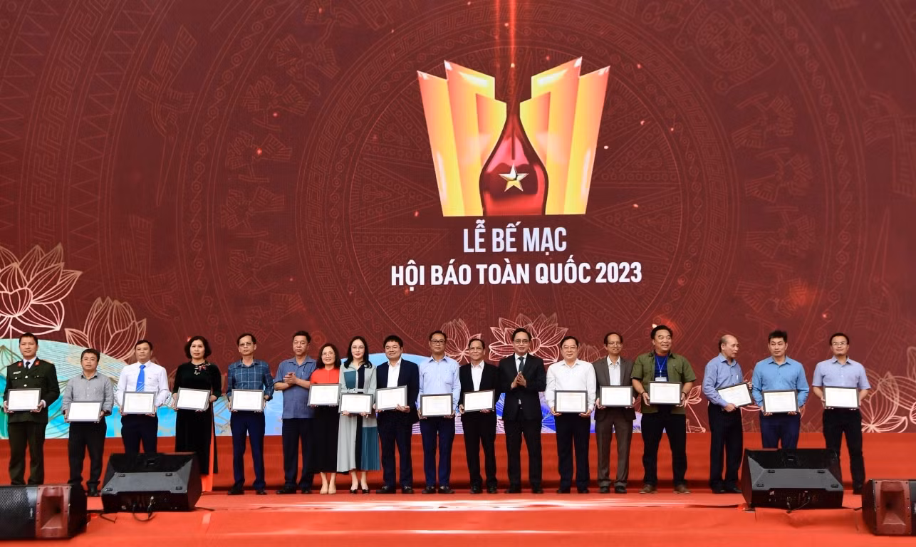 Xây dựng nền báo chí, truyền thông chuyên nghiệp, nhân văn và hiện đại -0