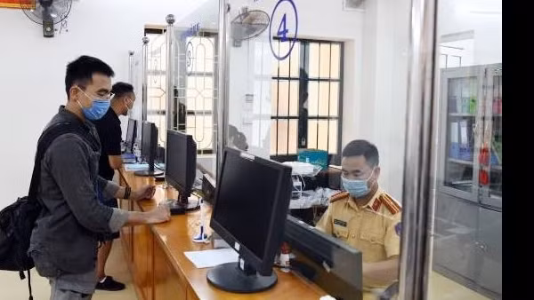 Đề xuất cấp và quản lý biển số xe theo mã định danh của chủ xe