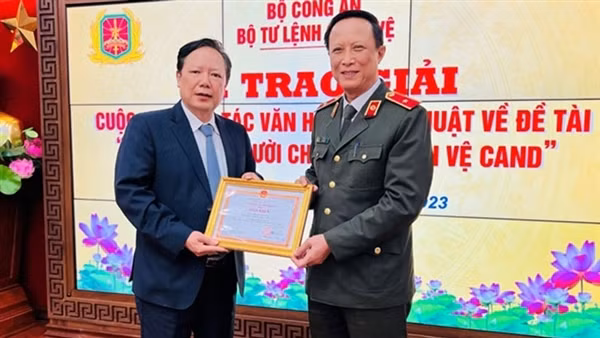 Tác phẩm “Lặng thầm bước chân” của Báo Xây dựng đạt giải
