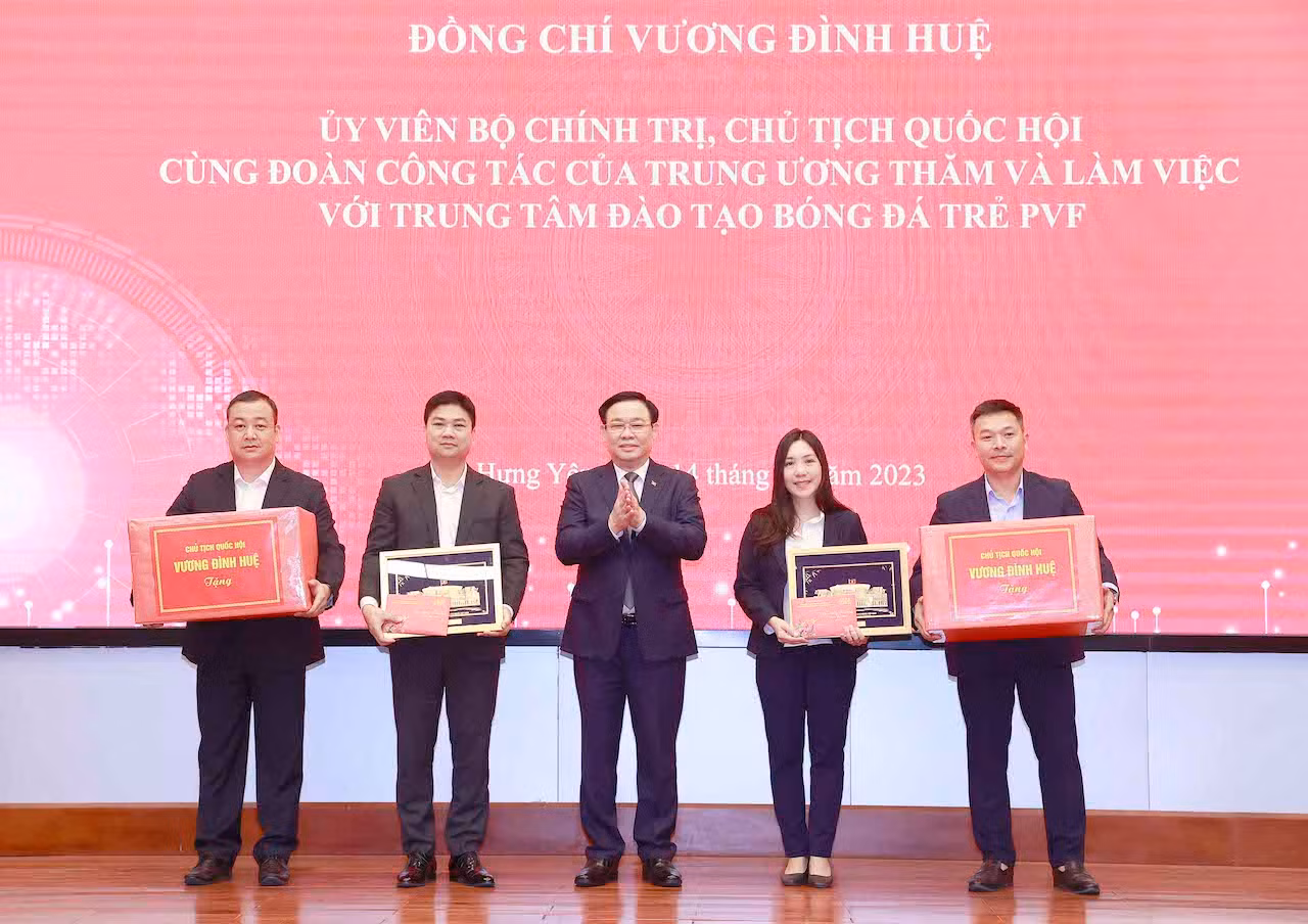 Chủ tịch Quốc hội Vương Đình Huệ thăm Trung tâm Đào tạo bóng đá trẻ PVF -0