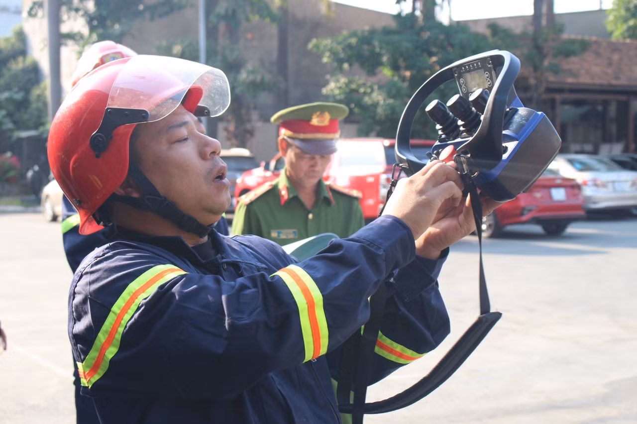 Bình Dương đưa robot tham gia chữa cháy -1