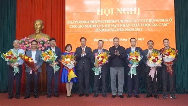 Chung tay xây dựng nhà ở cho hộ nghèo và hộ nạn nhân chất độc da cam tỉnh Hưng Yên