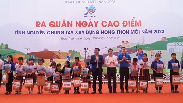 Phát huy tinh thần tuổi trẻ xung kích, chung tay xây dựng nông thôn mới