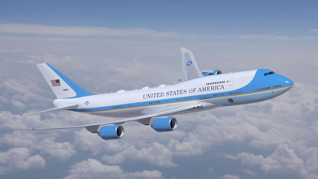Hé lộ diện mạo mới của chuyên cơ chở tổng thống Mỹ Air Force One -0