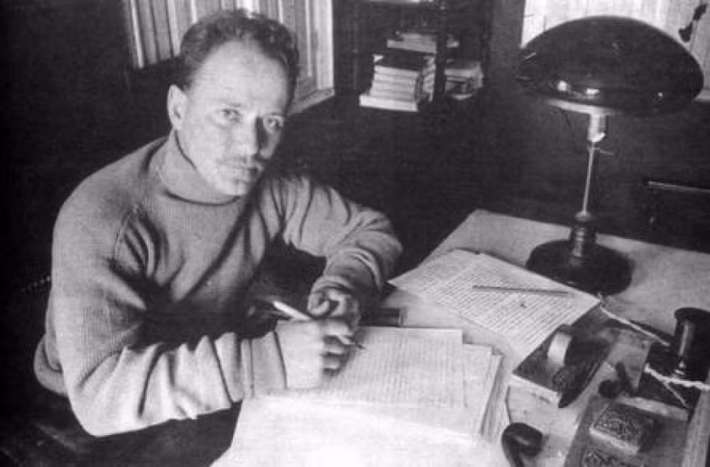 cay-but-dai-tai-sholokhov-e1601270274545.jpg -0