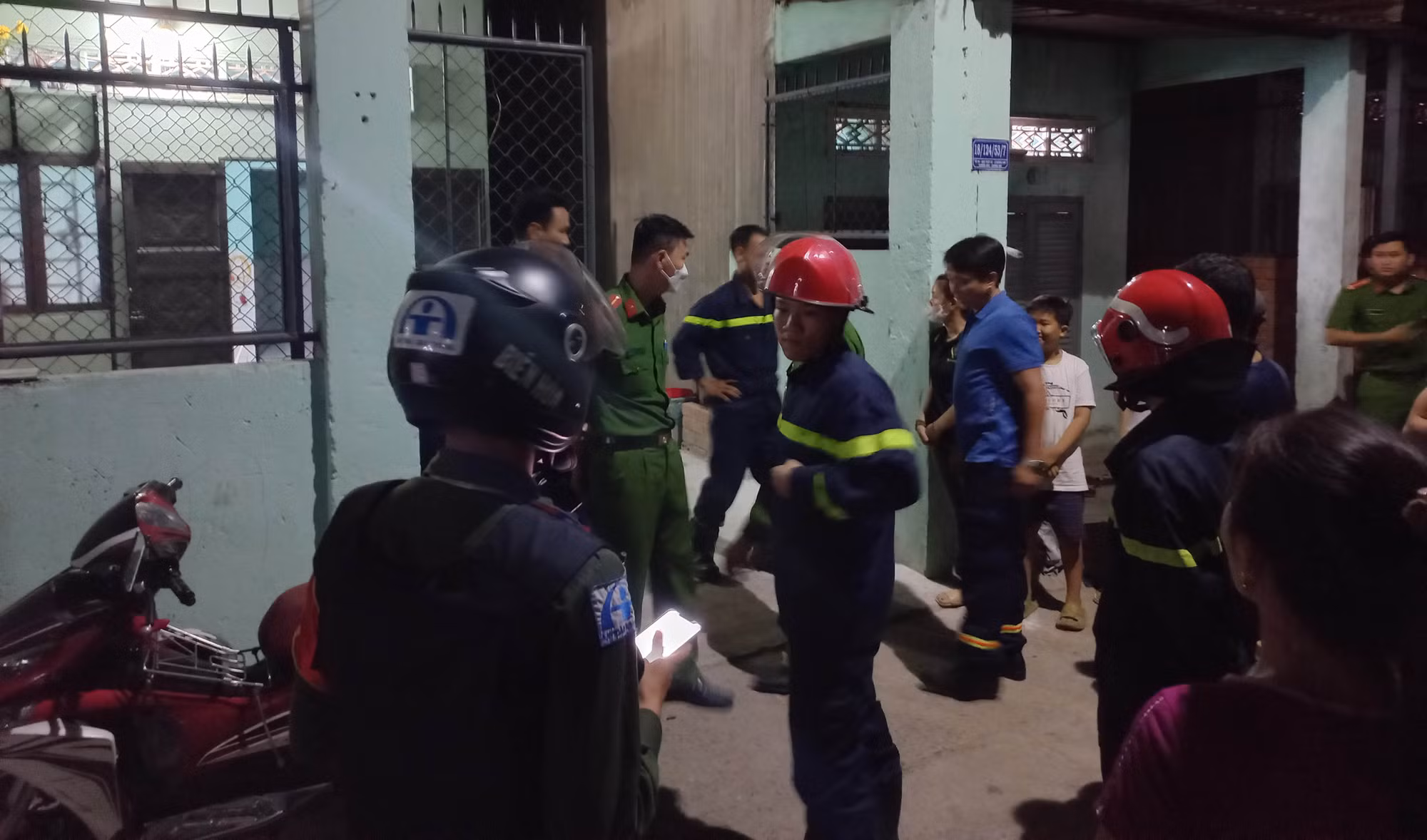 Bắt đối tượng dùng can xăng khống chế con tin đòi nợ -0