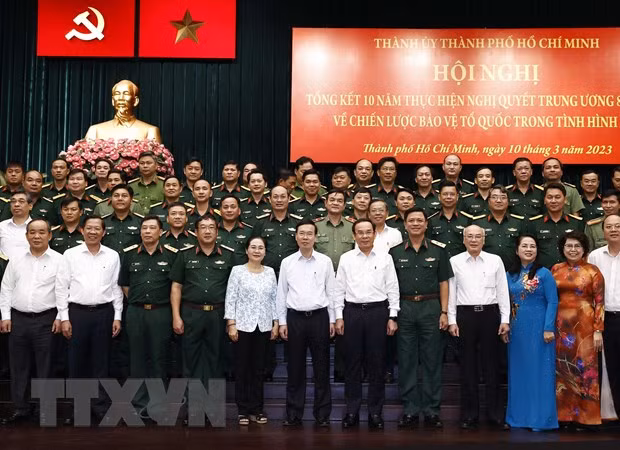 Chủ tịch nước: TP HCM không để bị động, bất ngờ trong bảo vệ Tổ quốc -0