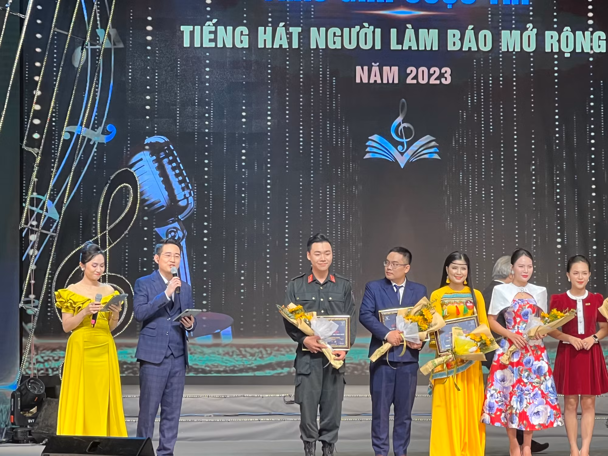 Trao giải cuộc thi Tiếng hát người làm báo mở rộng năm 2023 -0