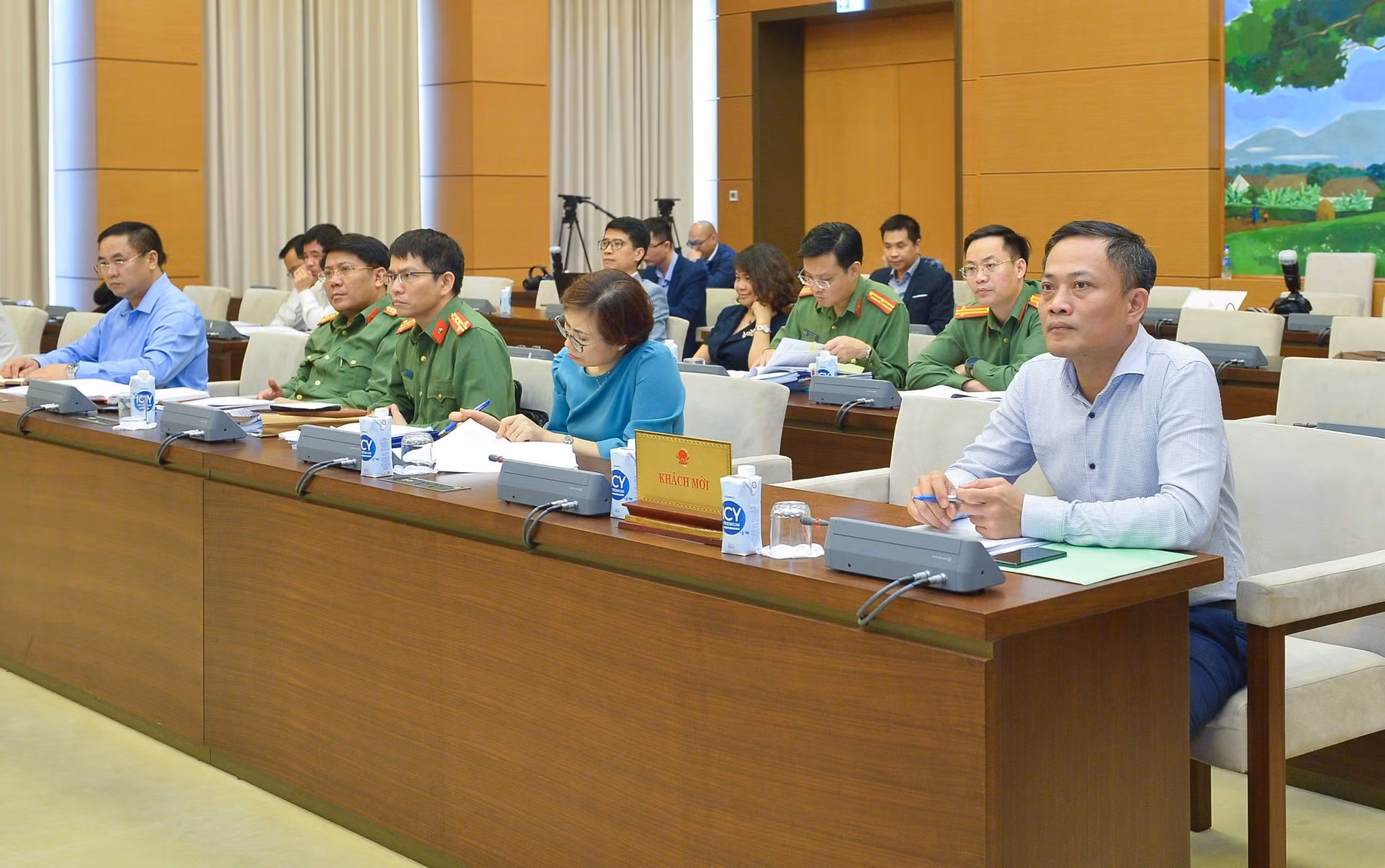 Chủ tịch Quốc hội: thời hạn tăng tuổi phục vụ trong CAND từ 1/1/2021 không phải là 