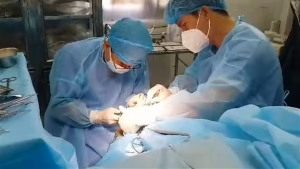 Bệnh xá đảo Trường Sa Đông phẫu thuật cấp cứu ngư dân viêm ruột thừa cấp