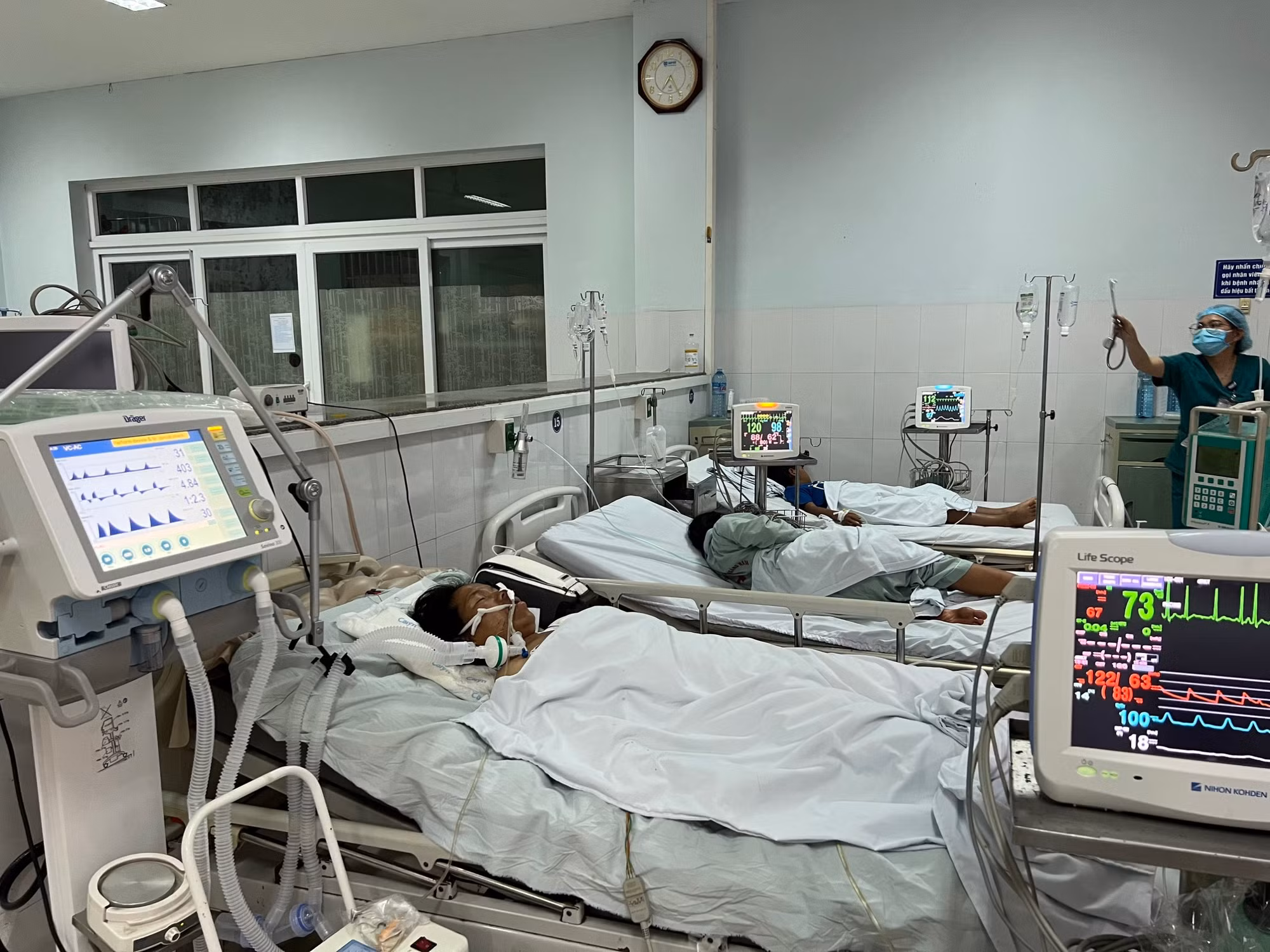 Ăn cá chép muối ủ chua, 1 người tử vong, 9 người khác nguy kịch -0