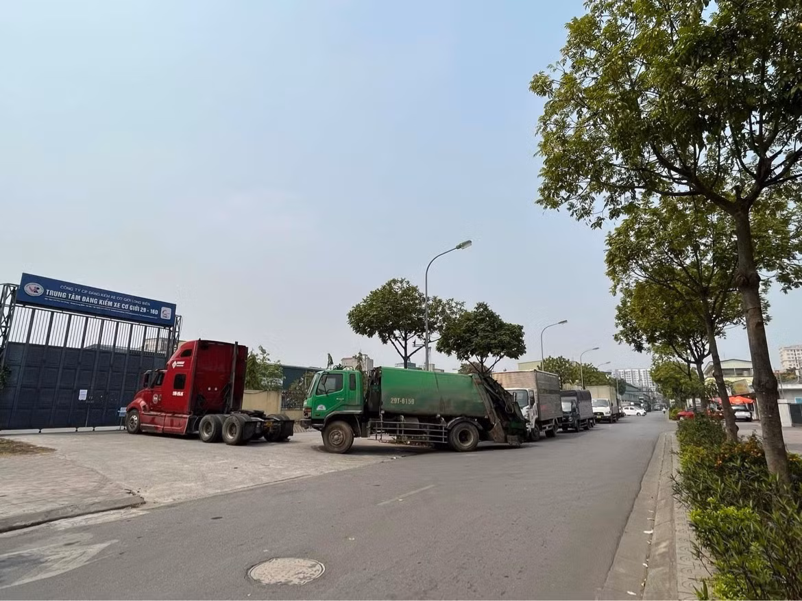 Hôm nay, người dân có thể đến 8 trung tâm đăng kiểm ở Hà Nội để kiểm định xe -0