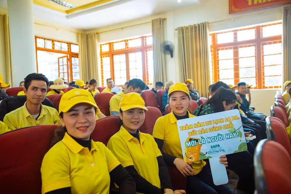 Hơn 600 tình nguyện viên dọn rác, trồng cây hướng tới kỷ niệm 120 năm Du lịch Sa Pa -0