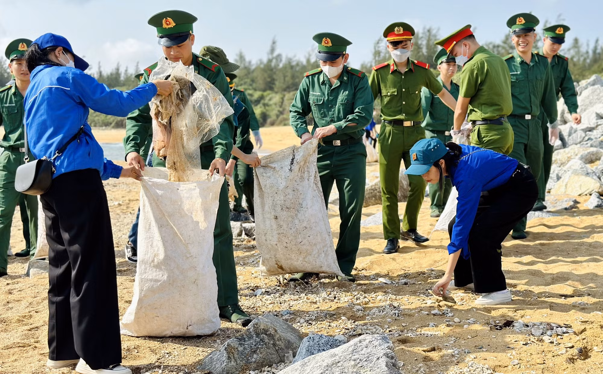 Ý nghĩa chương trình “Tháng 3 biên giới, biển đảo” và ra quân “Ngày chủ nhật xanh” -0