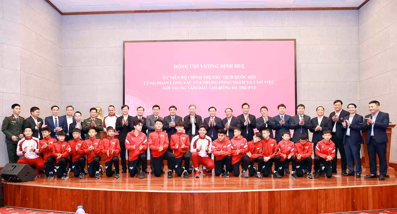 Chủ tịch Quốc hội Vương Đình Huệ thăm Trung tâm Đào tạo bóng đá trẻ PVF -0