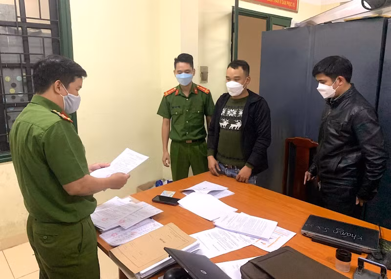 Băng nhóm làm giả con dấu, đánh tráo sổ đỏ tại Đà Nẵng lĩnh án -0