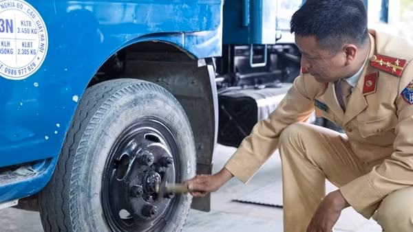Lực lượng CSGT đã hỗ trợ đăng kiểm cho 4.470 phương tiện