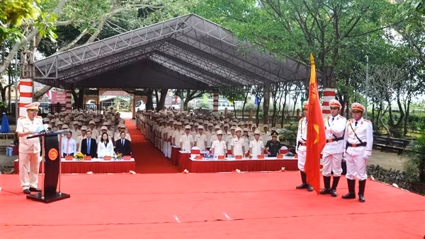 Công an các đơn vị, địa phương báo công dâng Bác