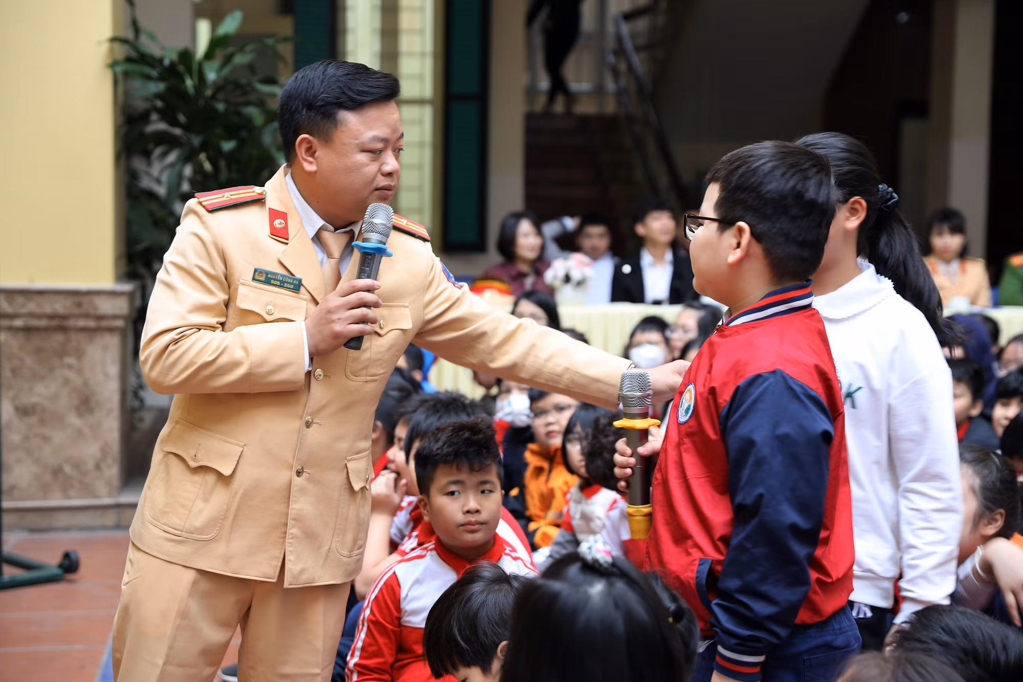 Công an Hà Nội đẩy mạnh công tác tuyên truyền về ATGT trong trường học -0