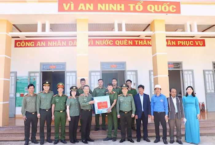 Nhiều hoạt động ý nghĩa của tuổi trẻ Công an trong chương trình “Tháng ba biên giới” -0