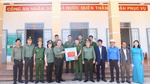 Nhiều hoạt động ý nghĩa của tuổi trẻ Công an trong chương trình “Tháng ba biên giới”