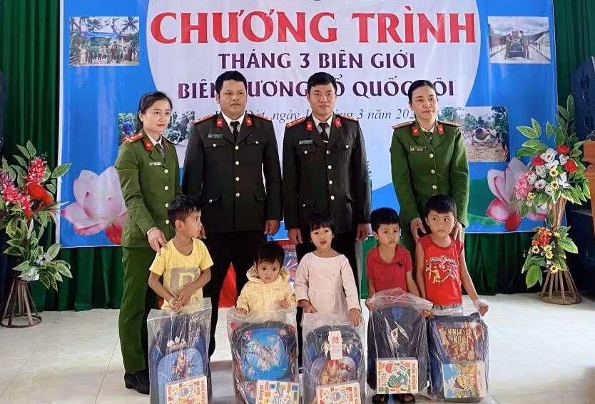 Tuổi trẻ Công an tỉnh Thừa Thiên-Huế với nhiều hoạt động ý nghĩa hướng về vùng biên giới -0