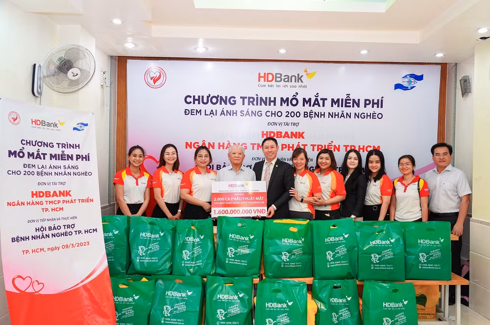 HDBank mang ánh sáng đến cho hàng trăm người -0