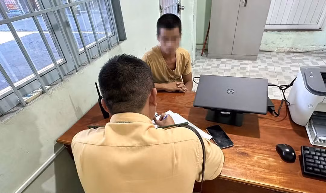 Xử lý đối tượng “cảnh giới” cho tài xế xe tải “né” CSGT -0